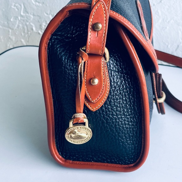 VINTAGE MIDNIGHT BLUE  SADDLE TAN PIPING DOONEY ESSEX SHOULDER CROSSBODY BAG AWL - Picture 13 of 16